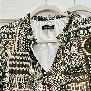 Chic Patterned Blouse in 2 shades of green